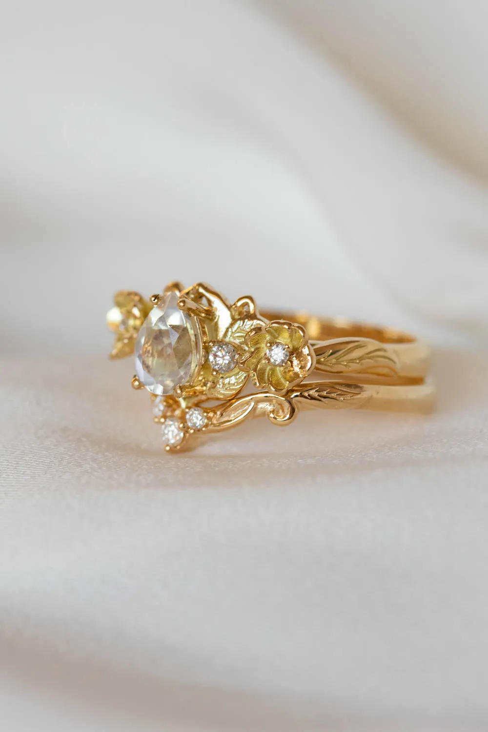 Adelina | bridal ring set for pear cut gemstone, version 2