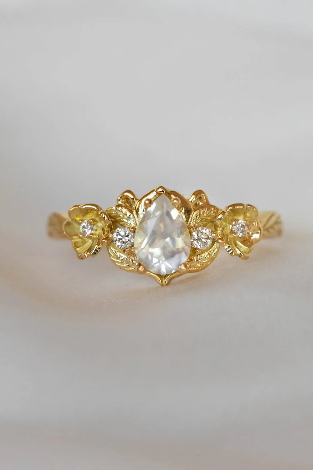 Adelina | bridal ring set for pear cut gemstone, version 2