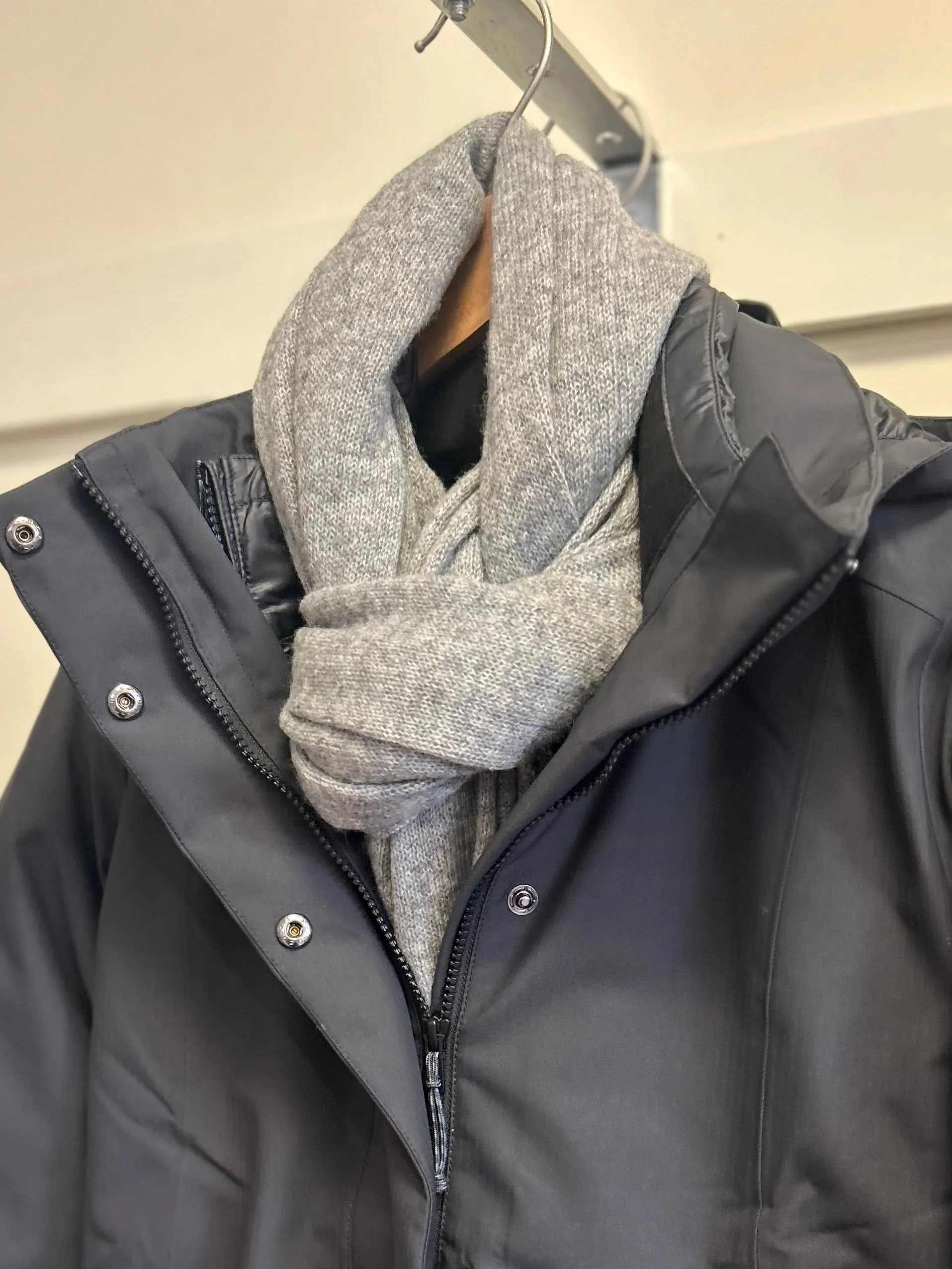 BRODIE CASHMERE NEW YORK TRAVEL WRAP