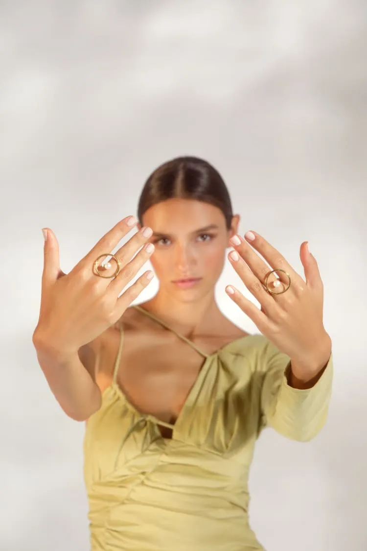 Gold circular ring with pearl