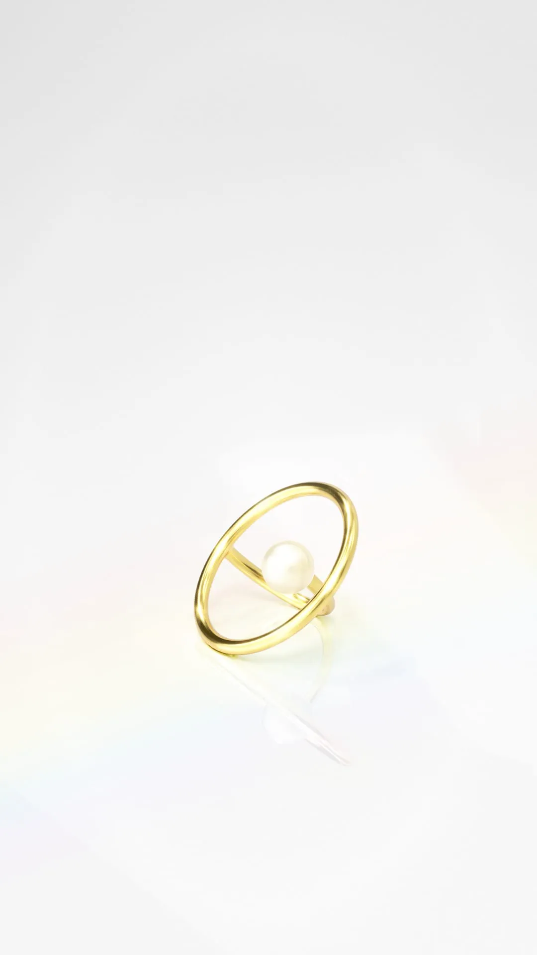 Gold circular ring with pearl