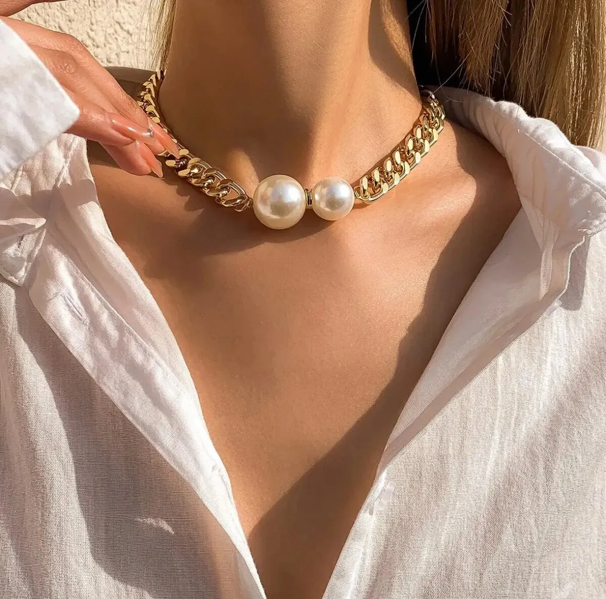 Hip hop link and pearl choker