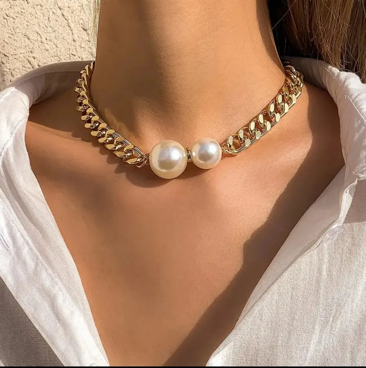 Hip hop link and pearl choker
