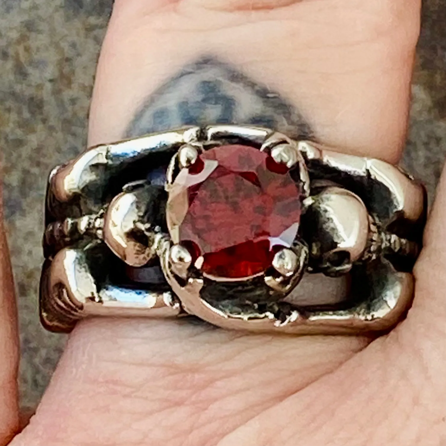 Ladies Ring - 01 January Birthday - Garnet - R107
