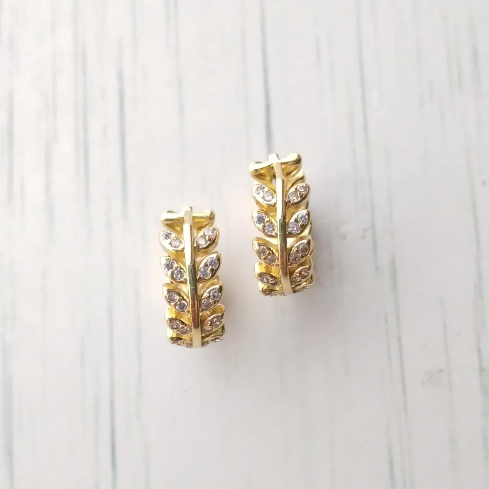 Laurel Hugger Hoop Earrings