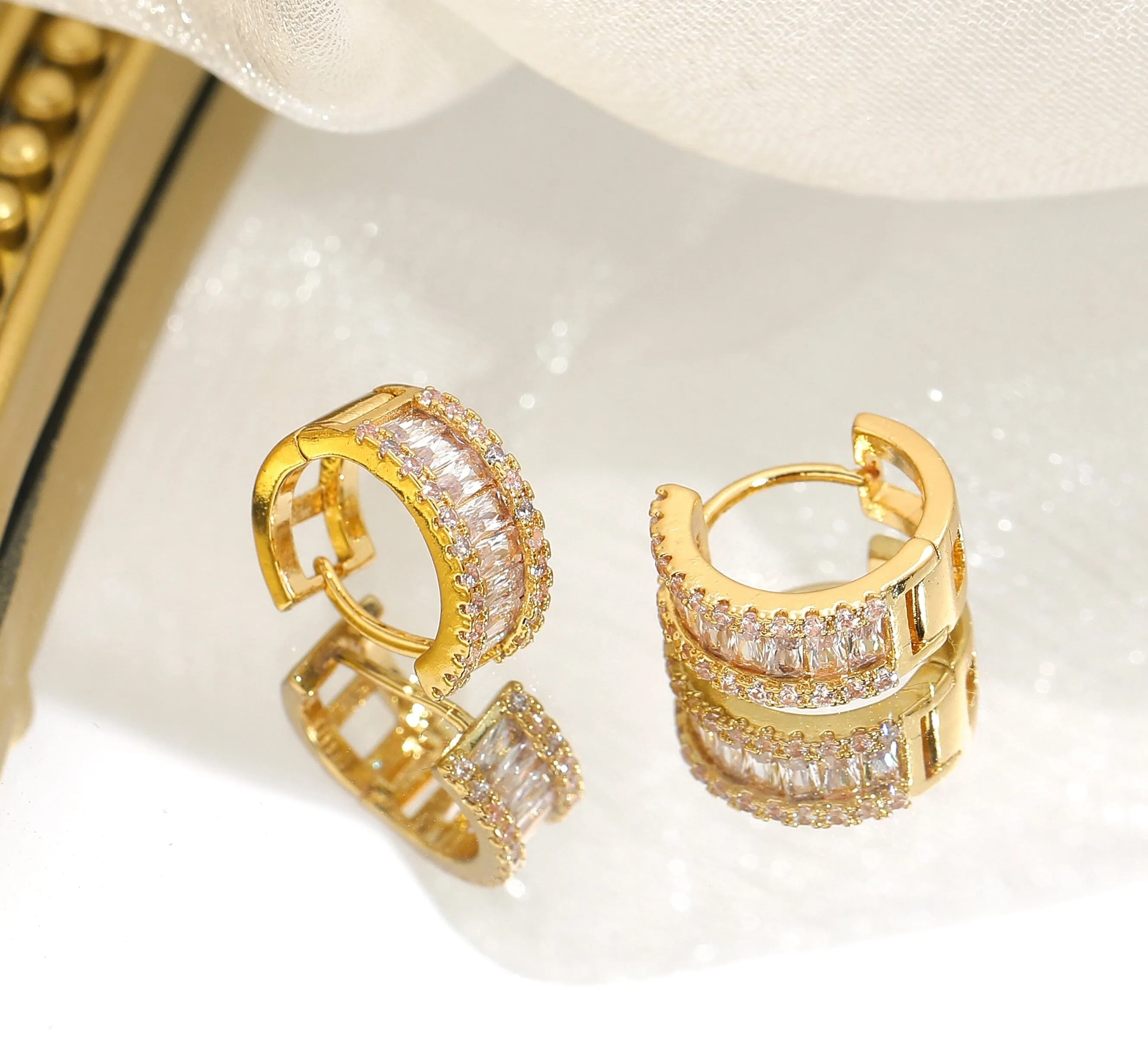 Micro Inlaid Rhinestone Stud Earrings