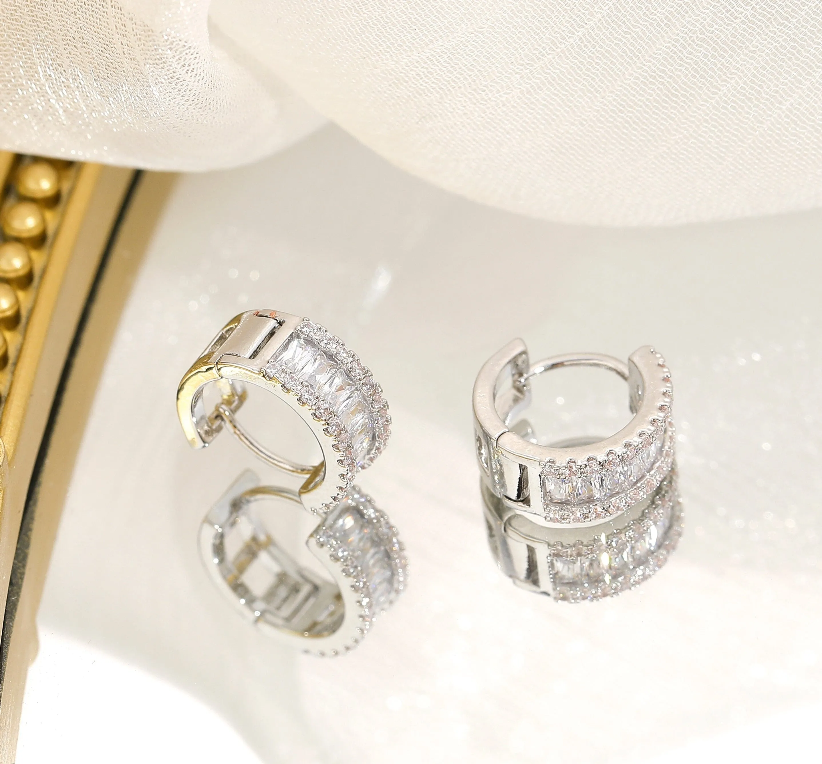 Micro Inlaid Rhinestone Stud Earrings