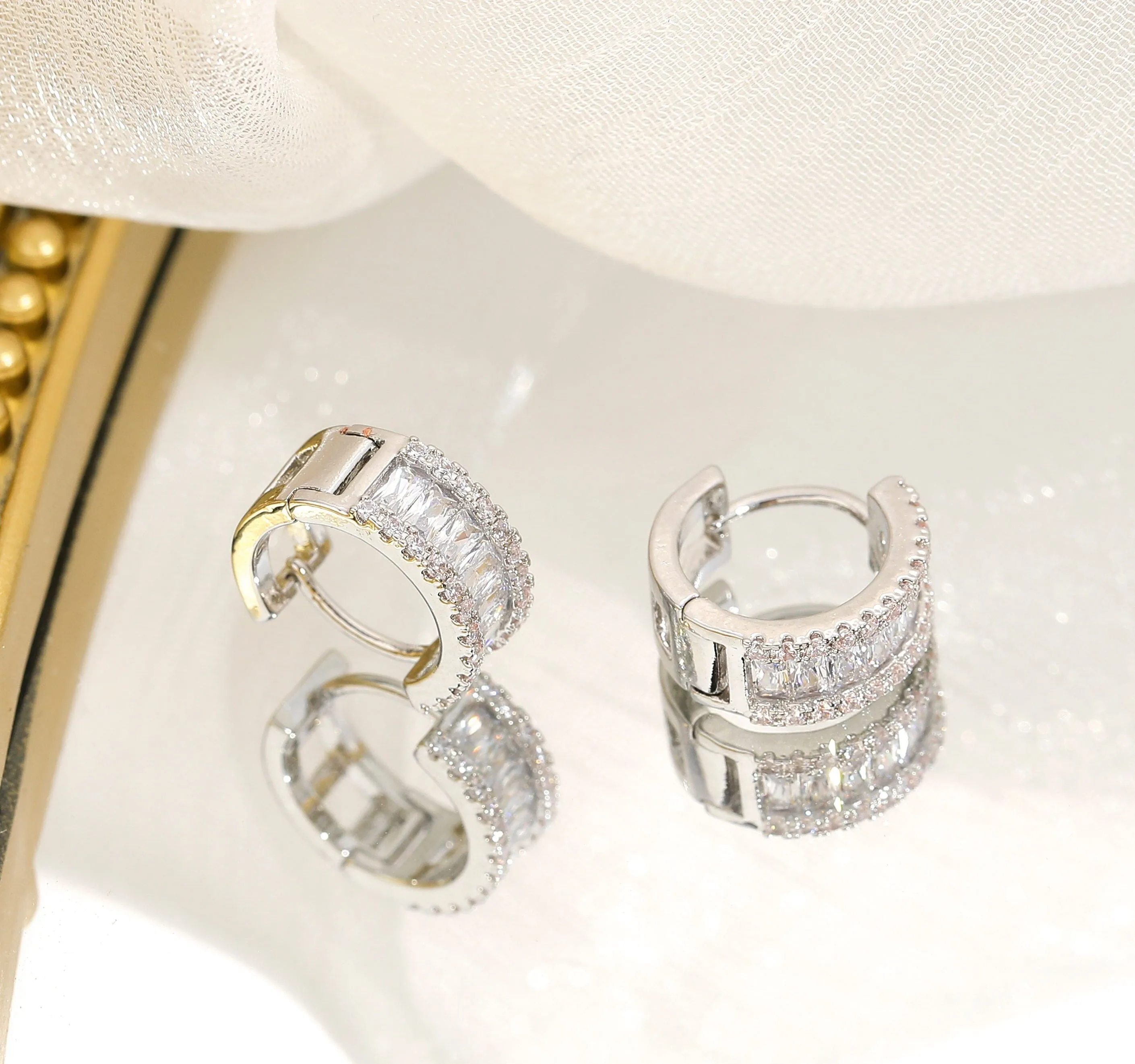 Micro Inlaid Rhinestone Stud Earrings