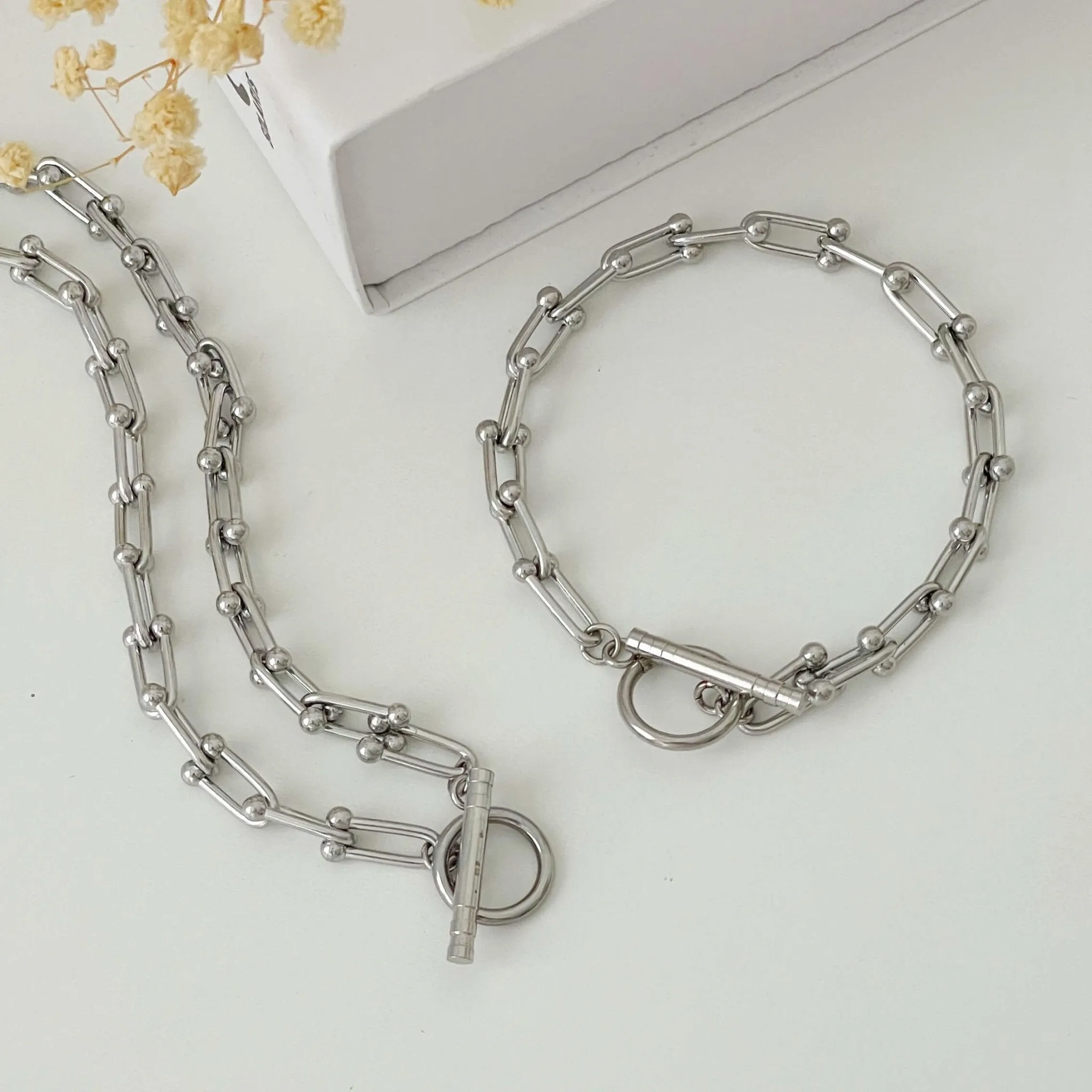 U Chain Toggle Hardware Necklace - Silver